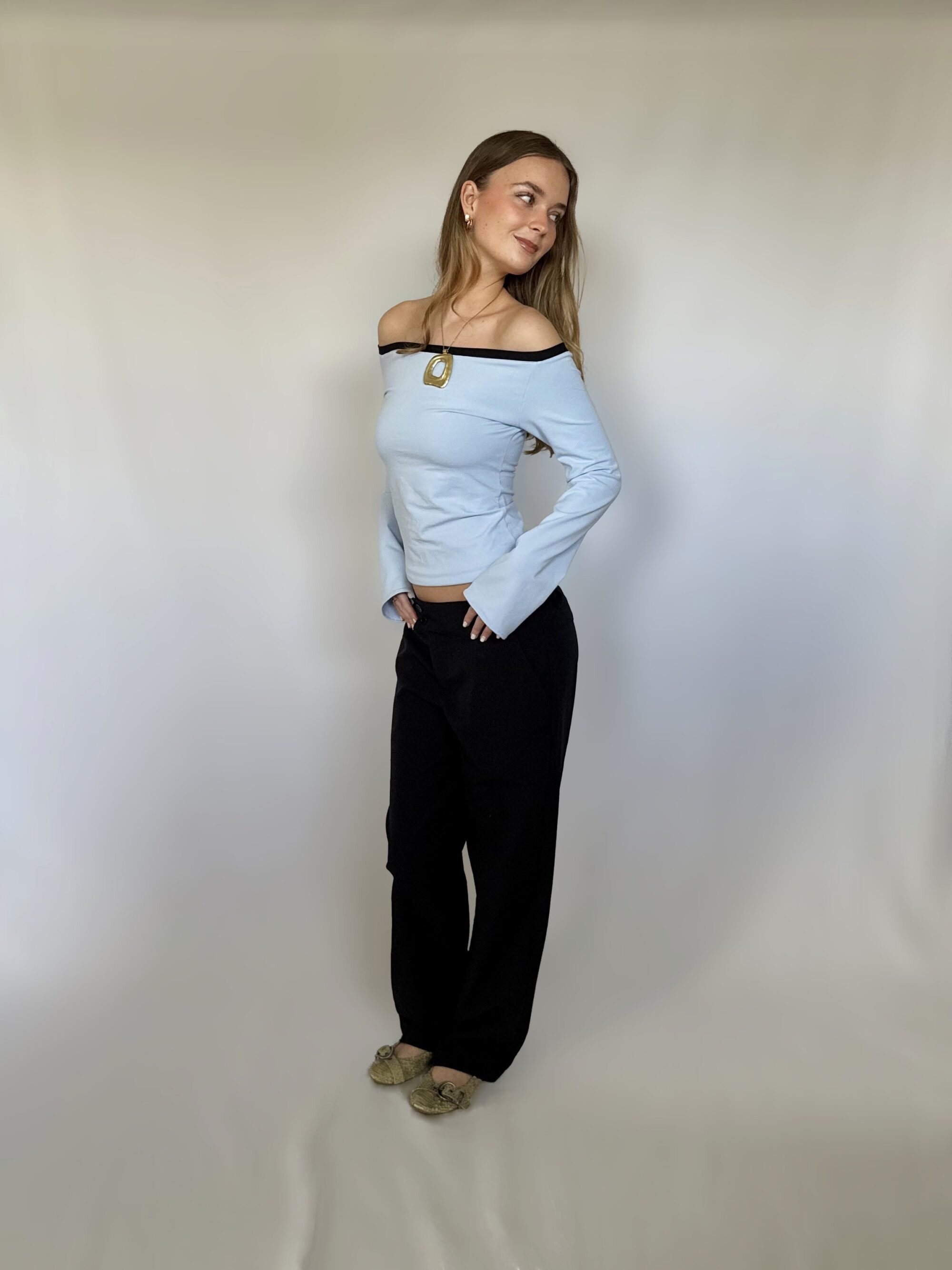 Off shoulder long sleeve - Blue and black