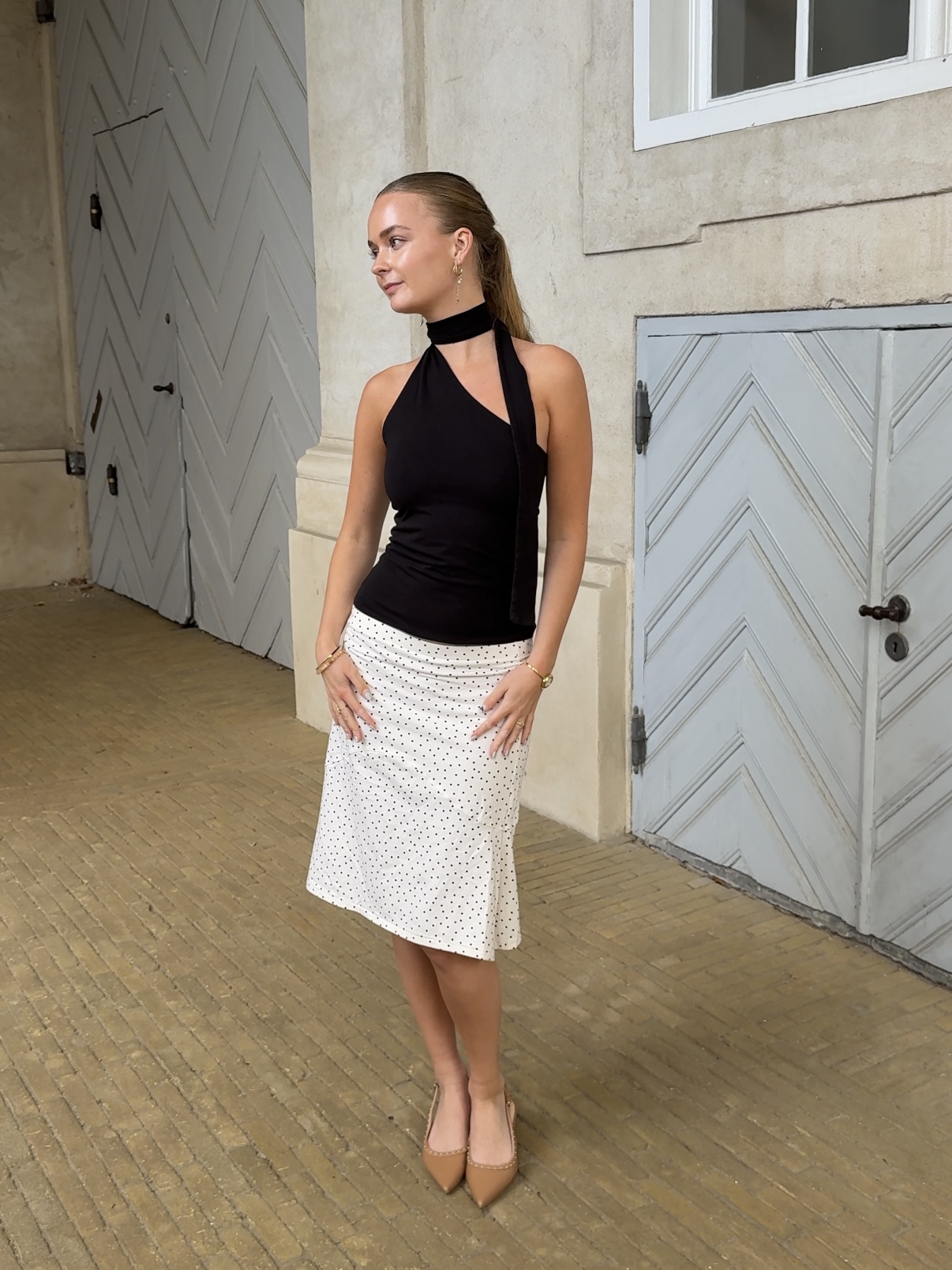 Vega - One shoulder top with scarf - Black
